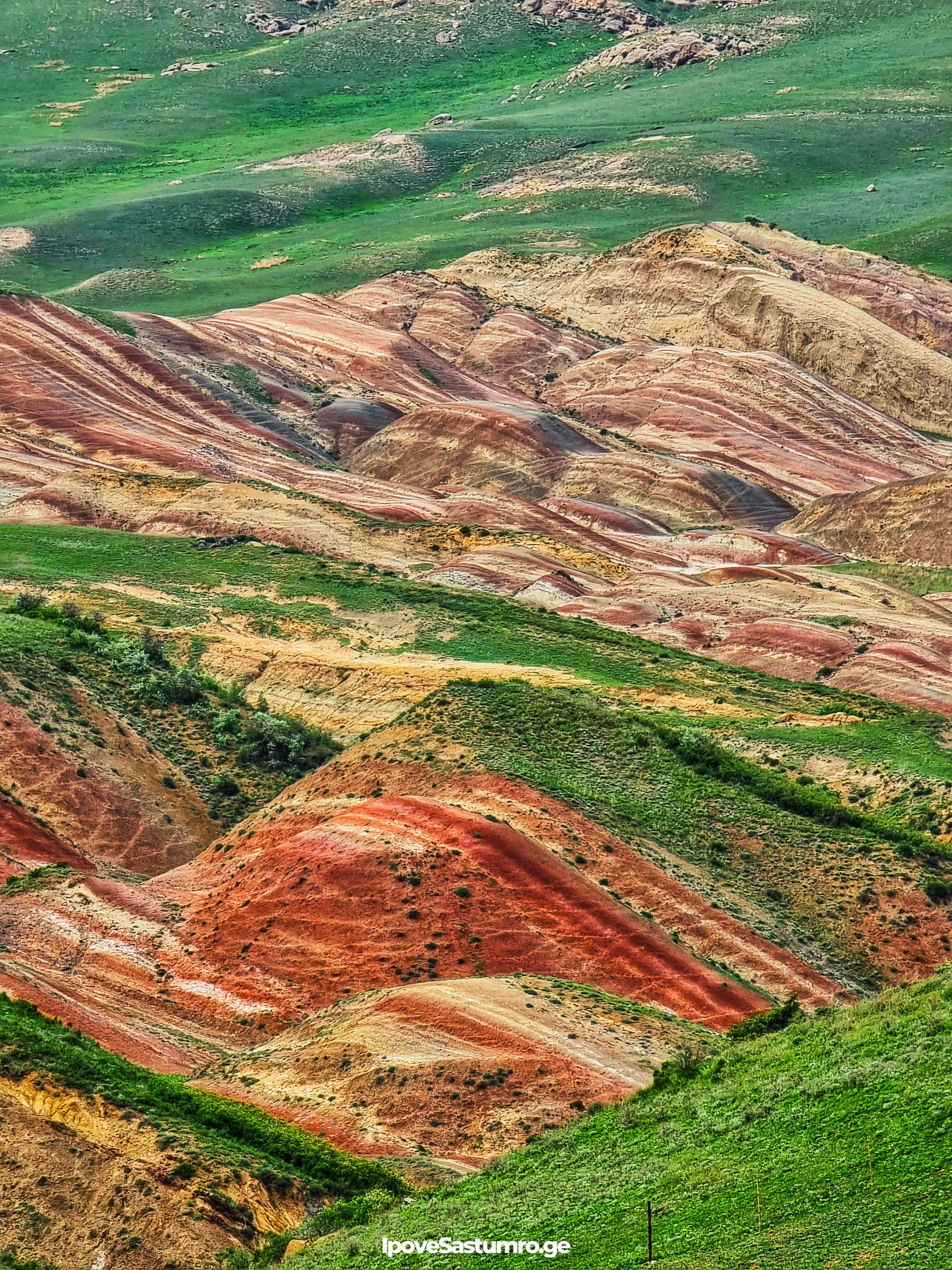 მრავალწყაროს ფერადი მთები - Mravaltskaro Colorful Mountains