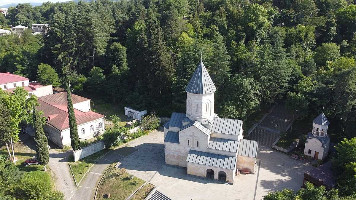 გურჯაანის სამების ეკლესია - Gurjaani Holy Trinity Church