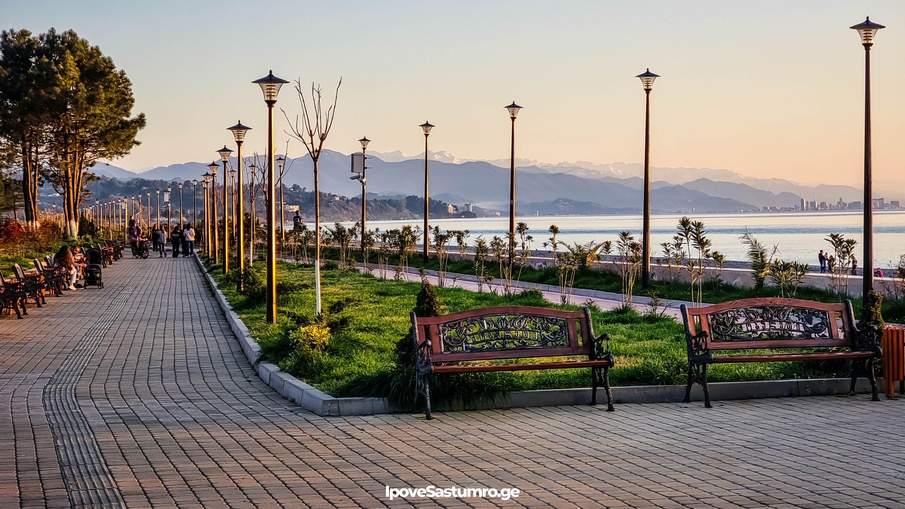 ქობულეთის სანაპირო ქალაქ ბათუმის ხედით