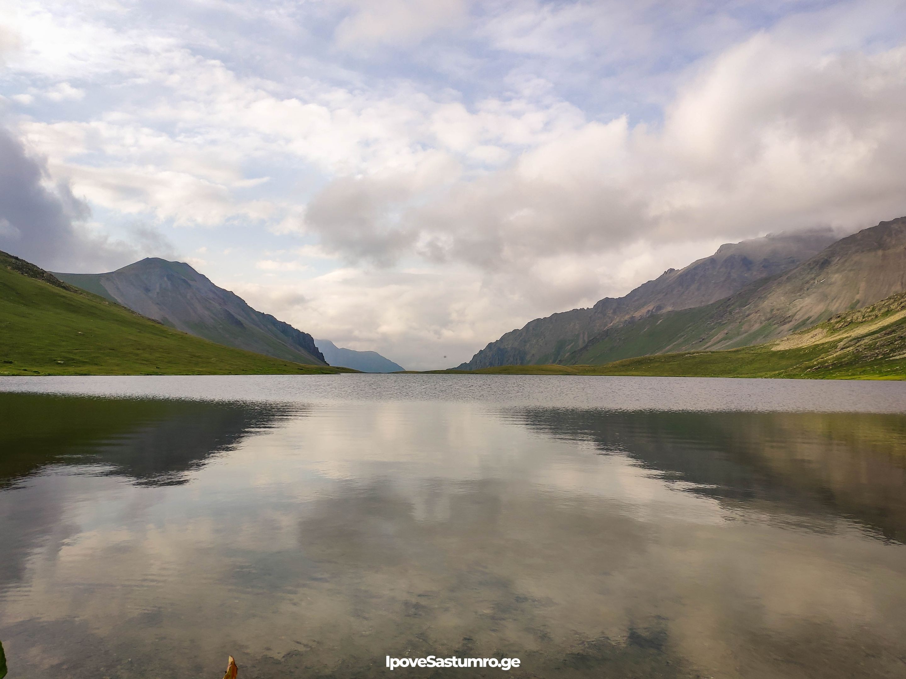 შავი კლდეების ტბა ზაფხულში - Black Rock Lake in Summer