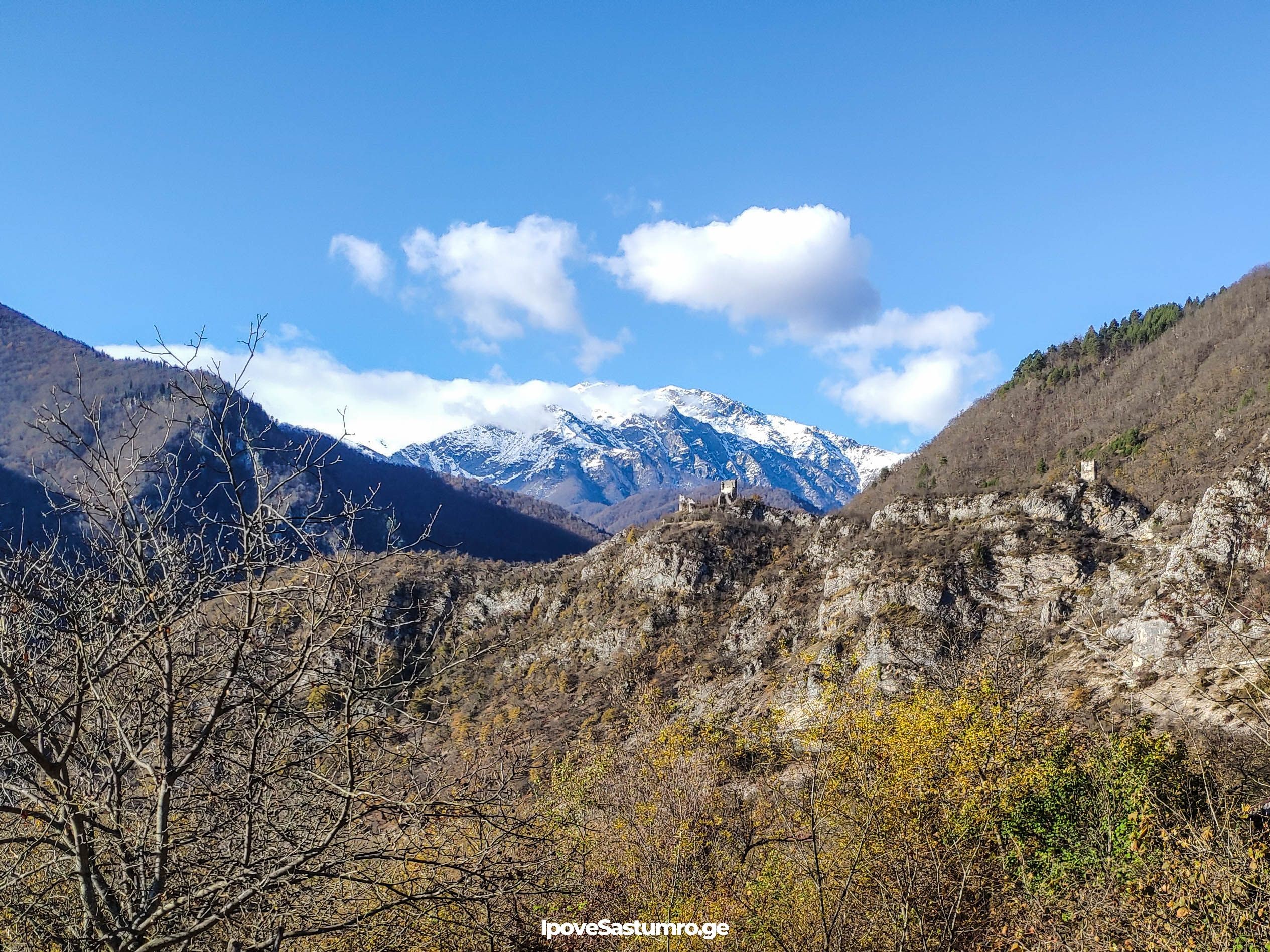 მურის ციხე მთის ფონზე - Muri Fortress with a mountains in the background