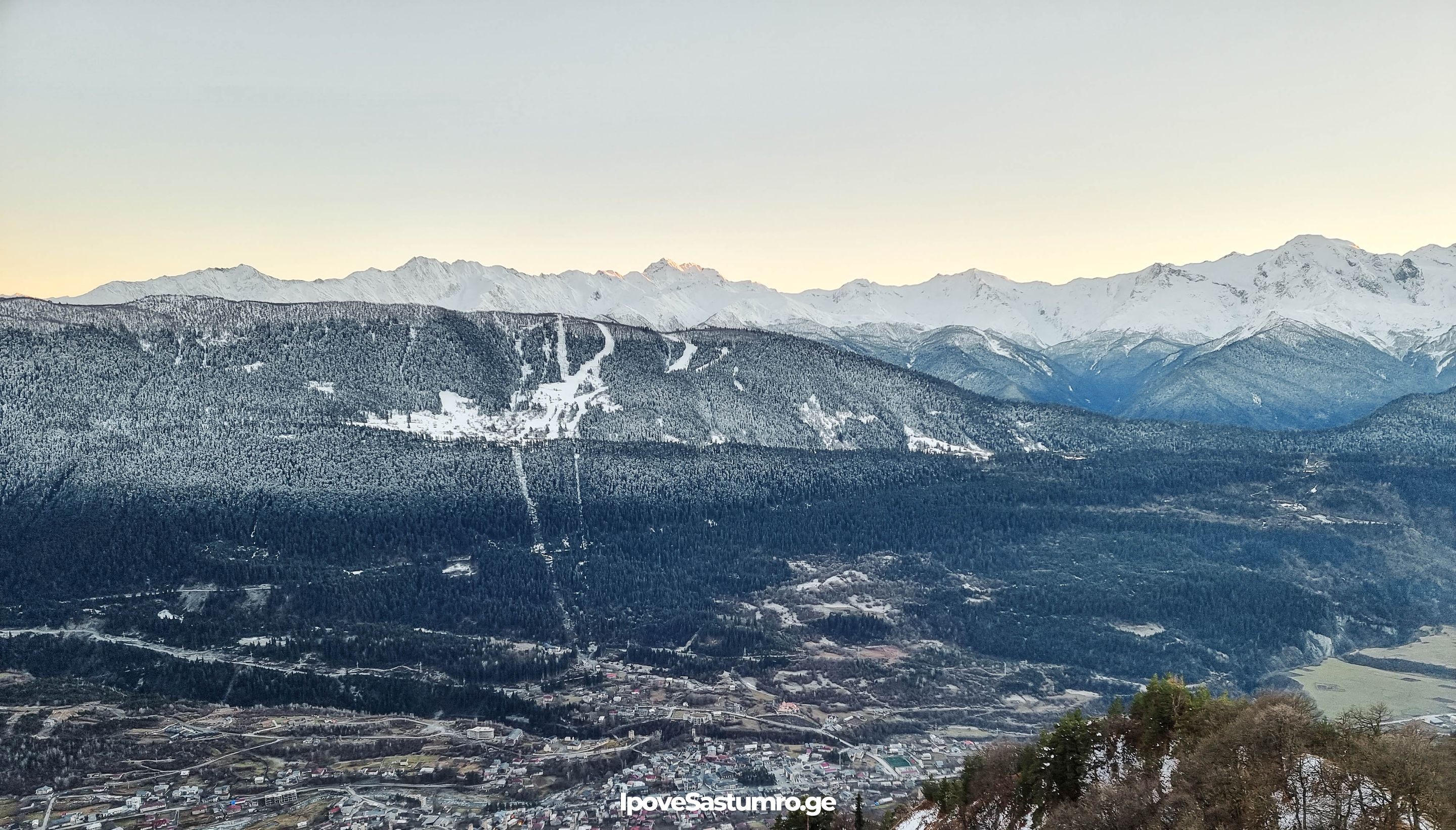 ხედი მესტიაზე - View of Mestia