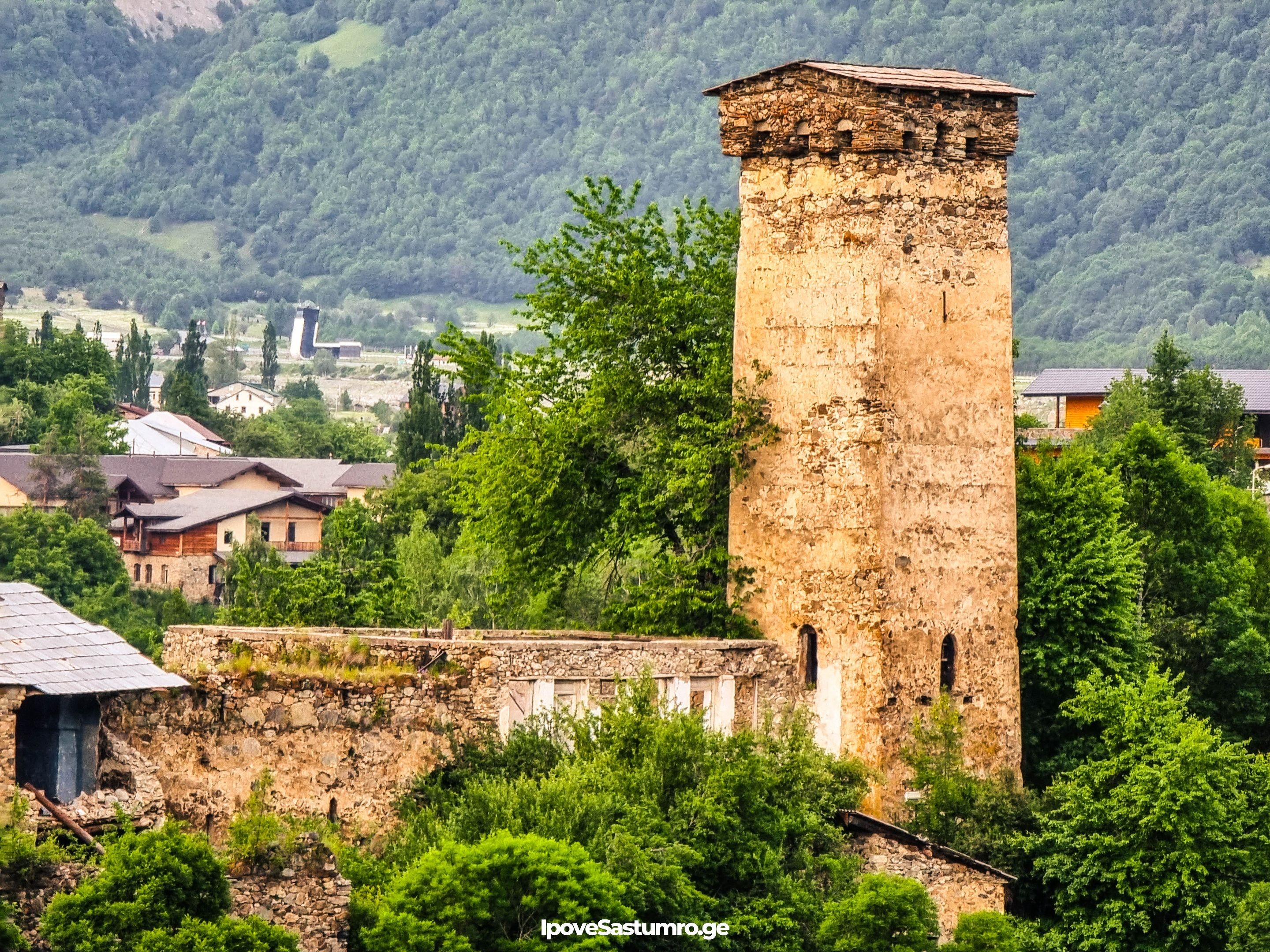 ძველი სვანური კოშკი მესტიაში