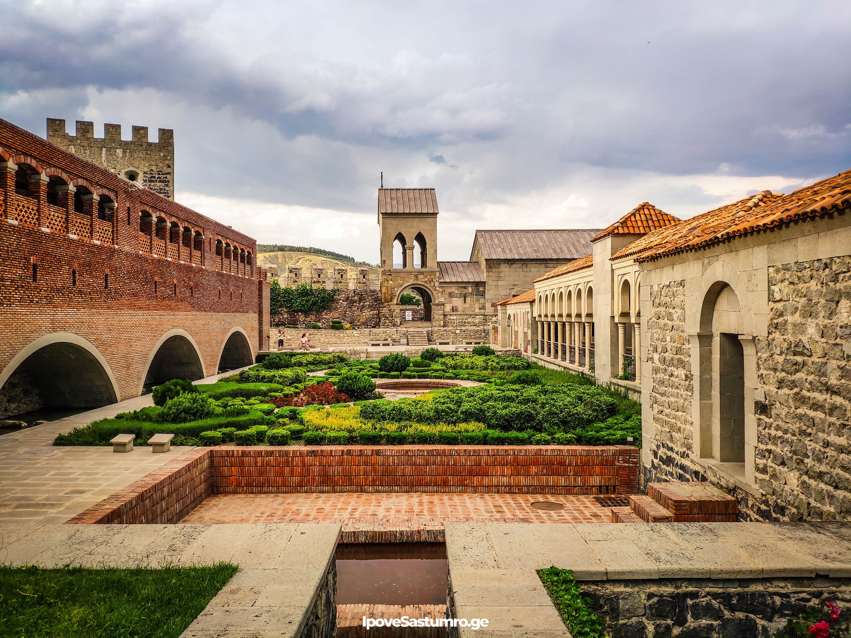 რაბათის ციხის შიდა ბაღი - Garden inside Rabati Castle