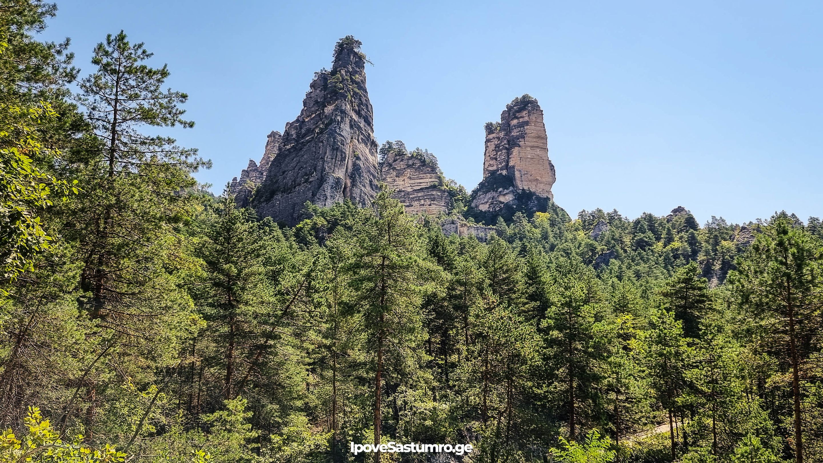 საირმის სვეტები ქვემოდან - Sairme pillars from below