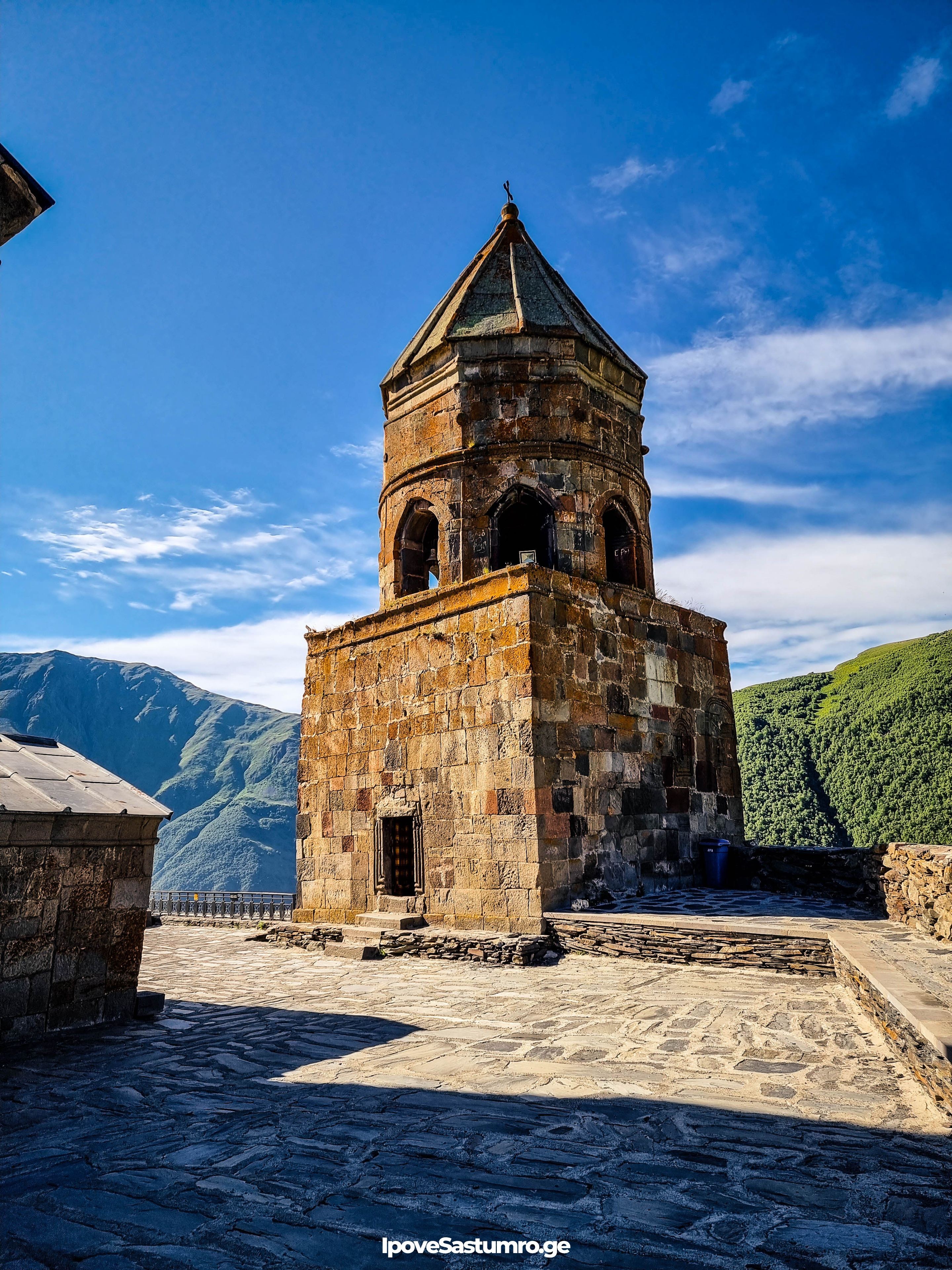 გერგეტის სამება ზაფხულში - Gergeti Church in summer