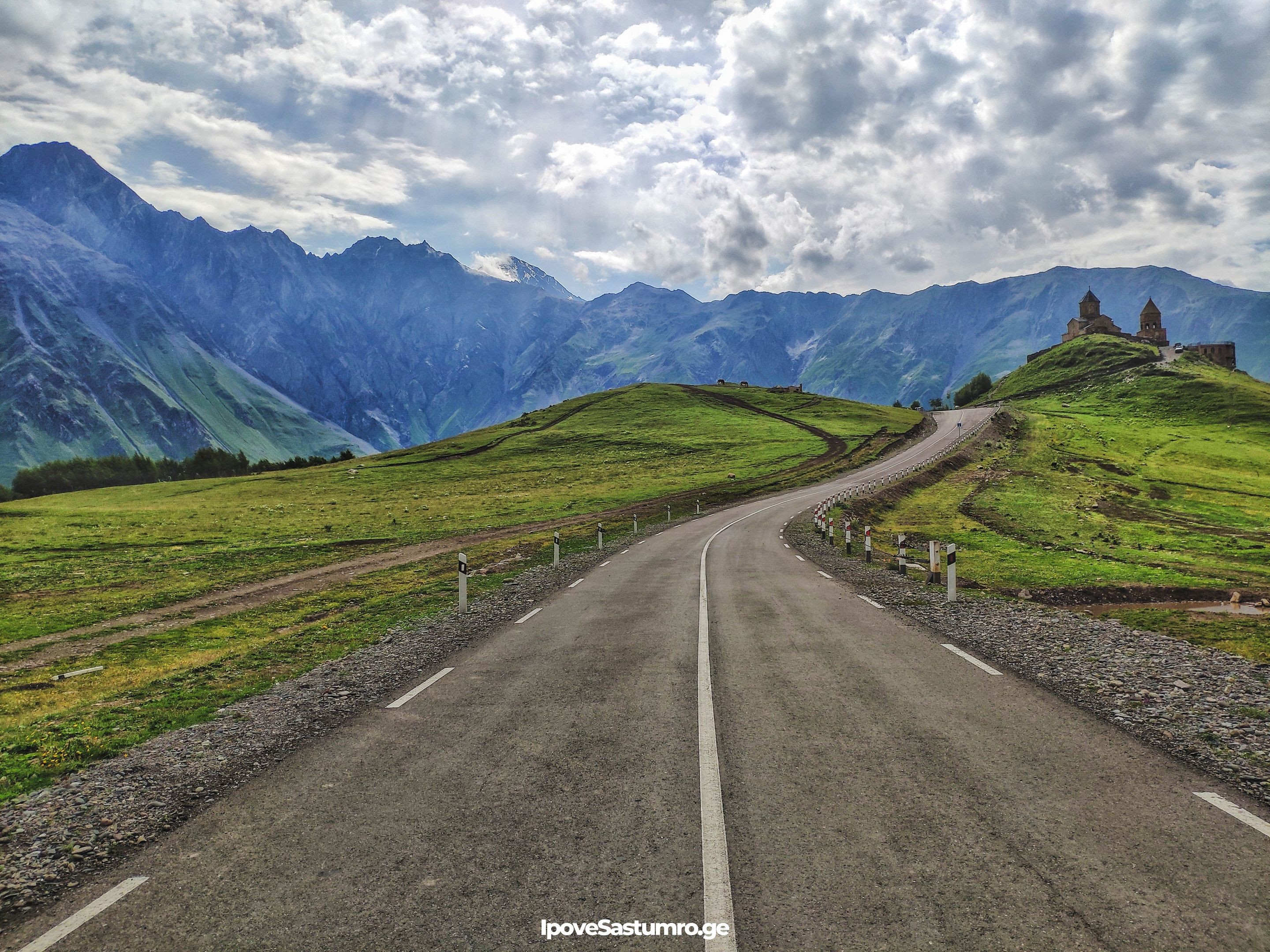 გზა გერგეტის სამებისკენ - Road to Gergeti church