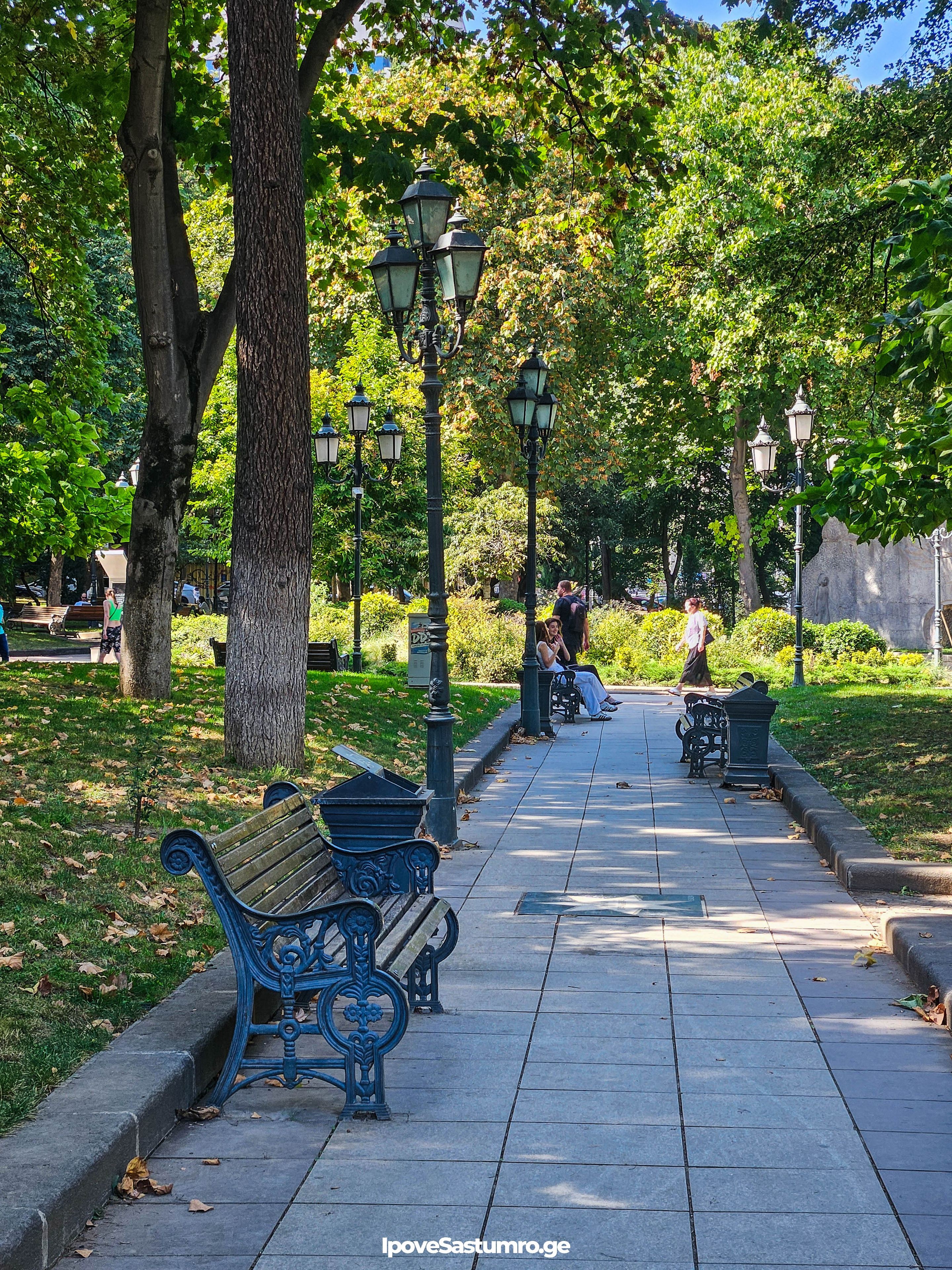 9 აპრილის ბაღი - 9 April park