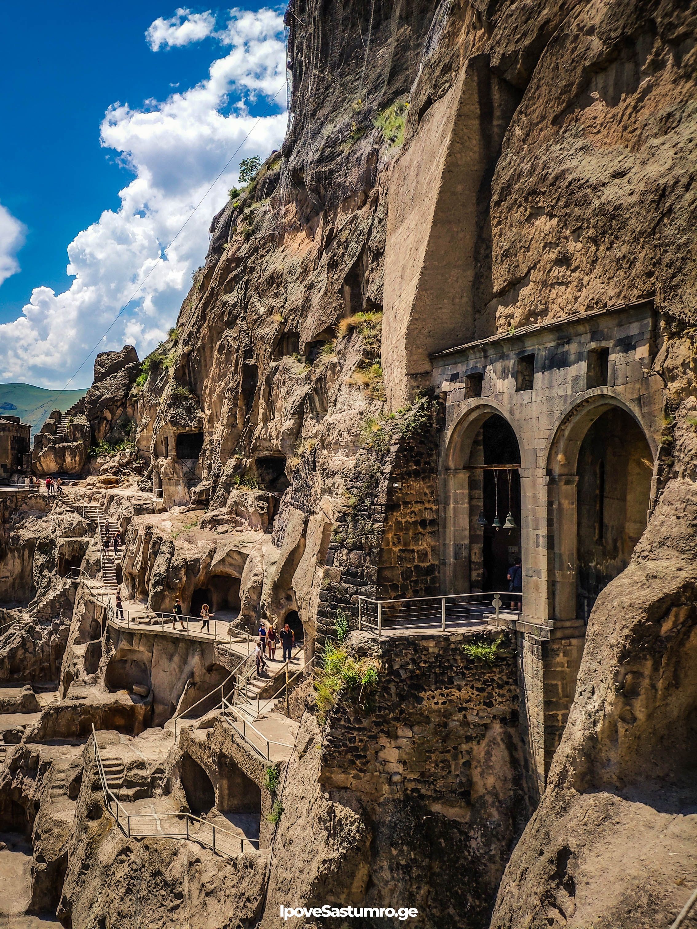 ვარძიის ეკლესია - Vardzia church