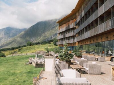 სასტუმრო Rooms Hotel Kazbegi მთის ხედით და ტერასით